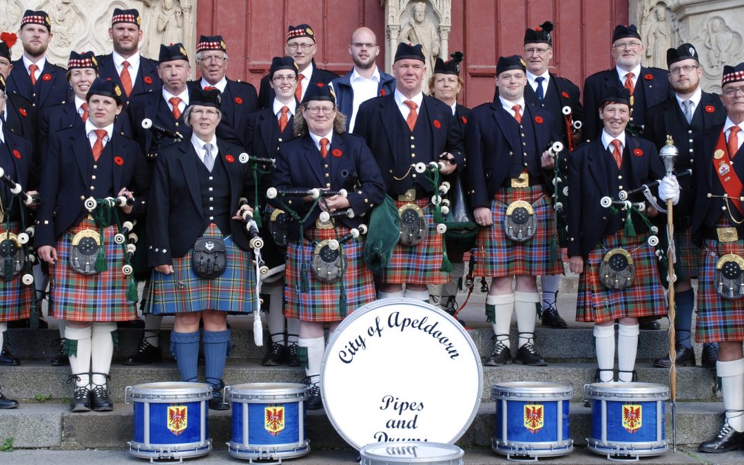 City of Apeldoorn Pipes and Drums naar Manchester